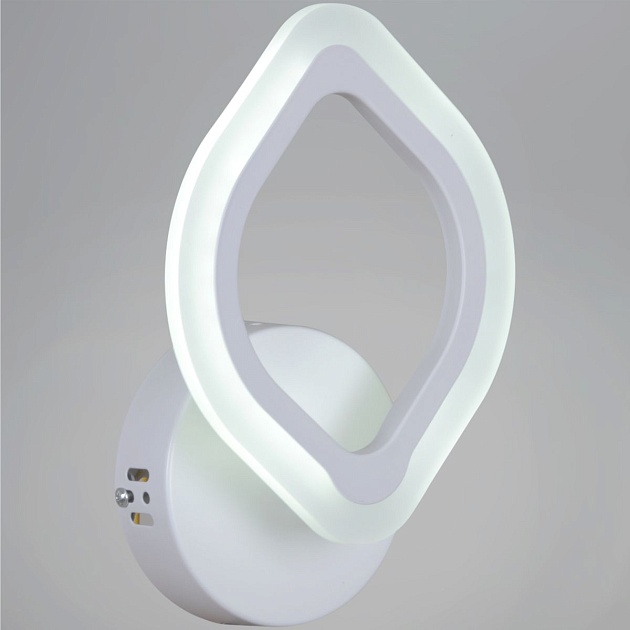 Бра Reluce 02301-0.2-01 WH изображение 1 Бра Reluce 02301-0.2-01 WH Фото № 1